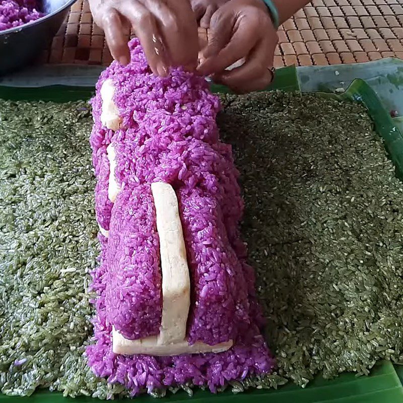 Step 5 Wrapping the letter-shaped cake