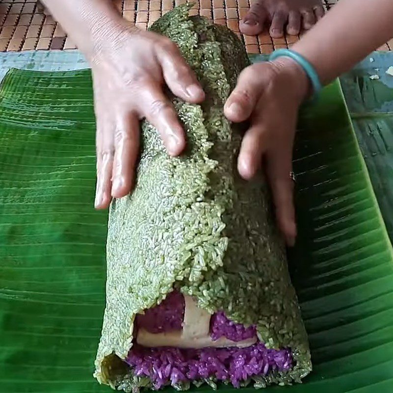 Step 5 Wrapping the letter-shaped cake