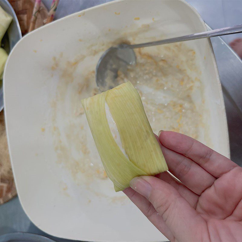 Step 3 Wrapping and steaming the corn cake Steamed corn cake