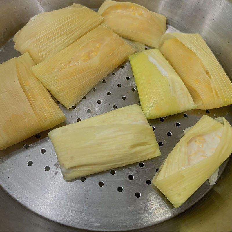 Step 3 Wrapping and steaming the corn cake Steamed corn cake