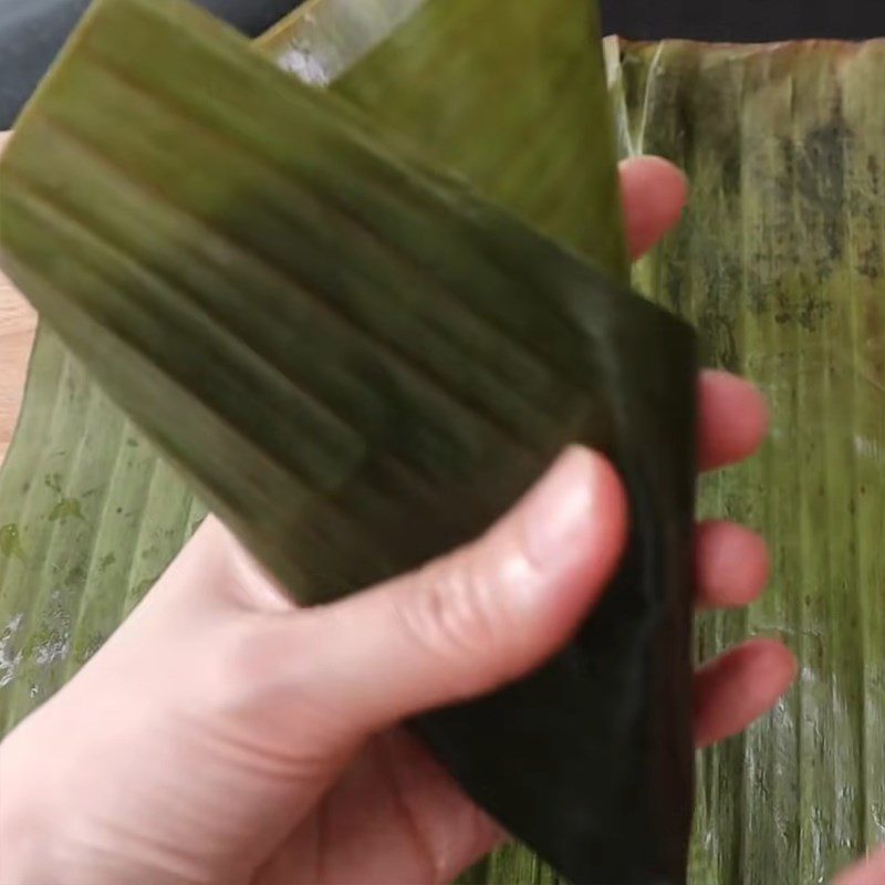 Step 5 Wrapping the cake for the Pandan cake with coconut filling