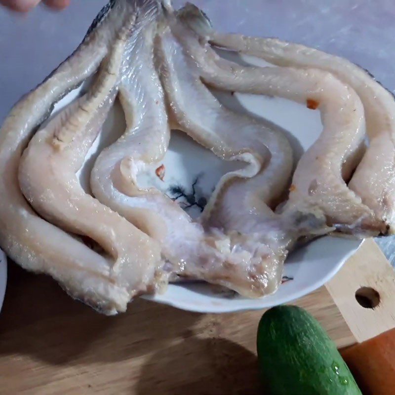 Step 1 Prepare the catfish for Dried Catfish Pomelo Salad