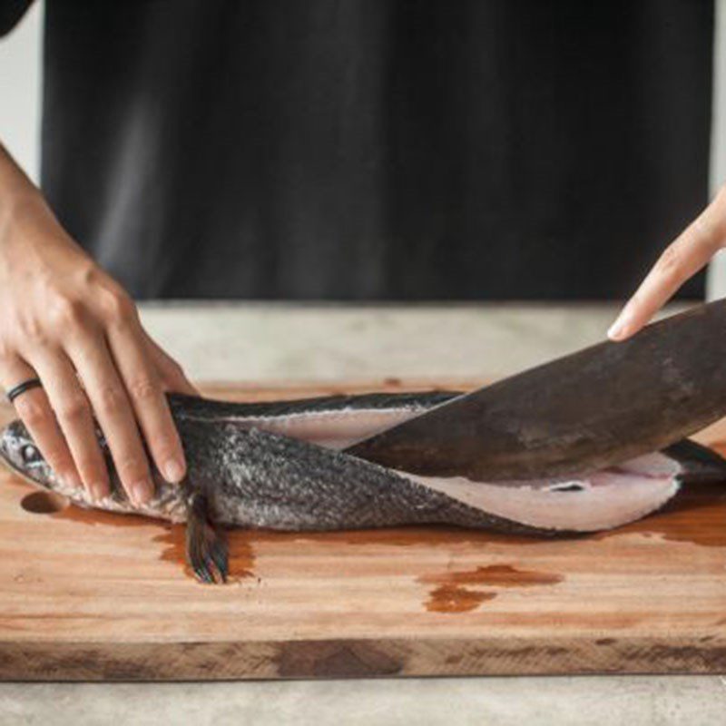 Step 1 Prepare the catfish for Dried Catfish Pomelo Salad