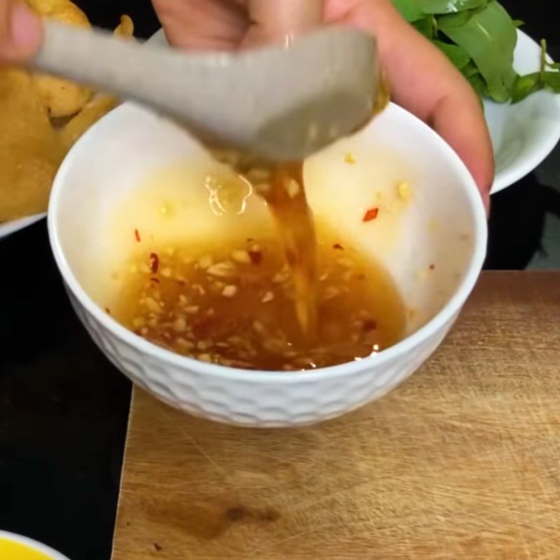 Step 3 Mix the salad dressing for Grapefruit Salad with Shrimp and Pork