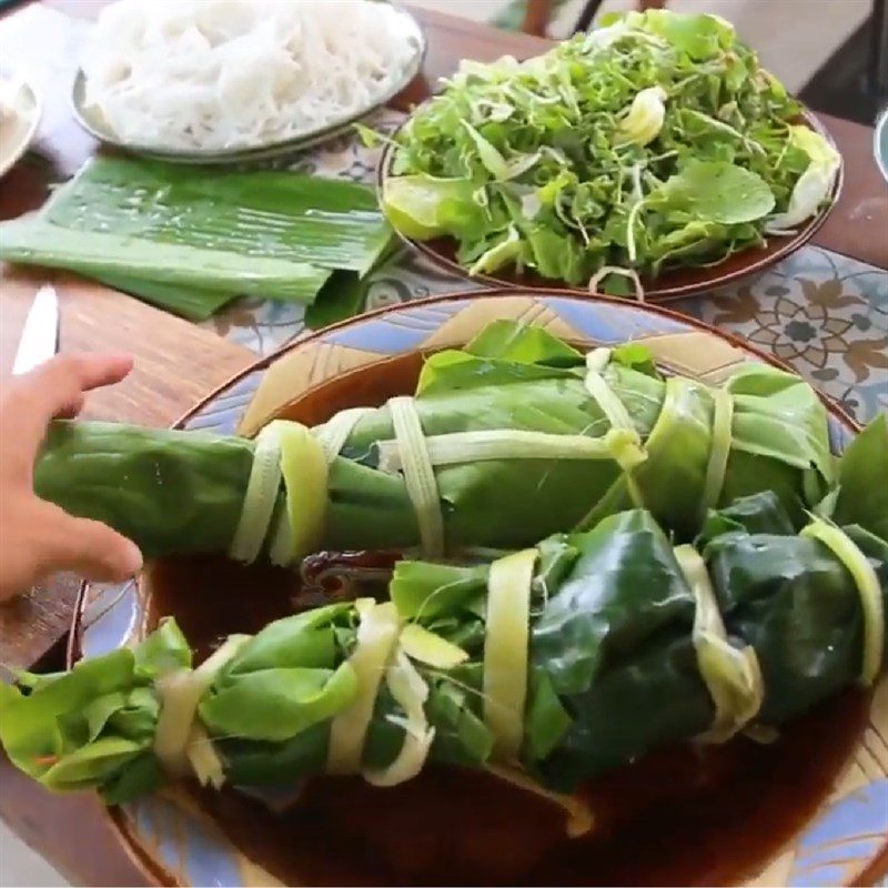 Step 3 Wrap the fish Grilled mackerel in banana leaves