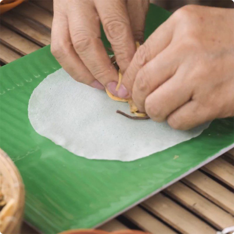 Step 3 Wrap the sweet potato spring rolls Spring rolls with sweet potatoes