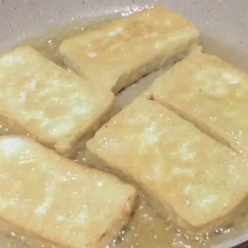 Step 2 Fry the tofu for Cucumber Salad with Tofu