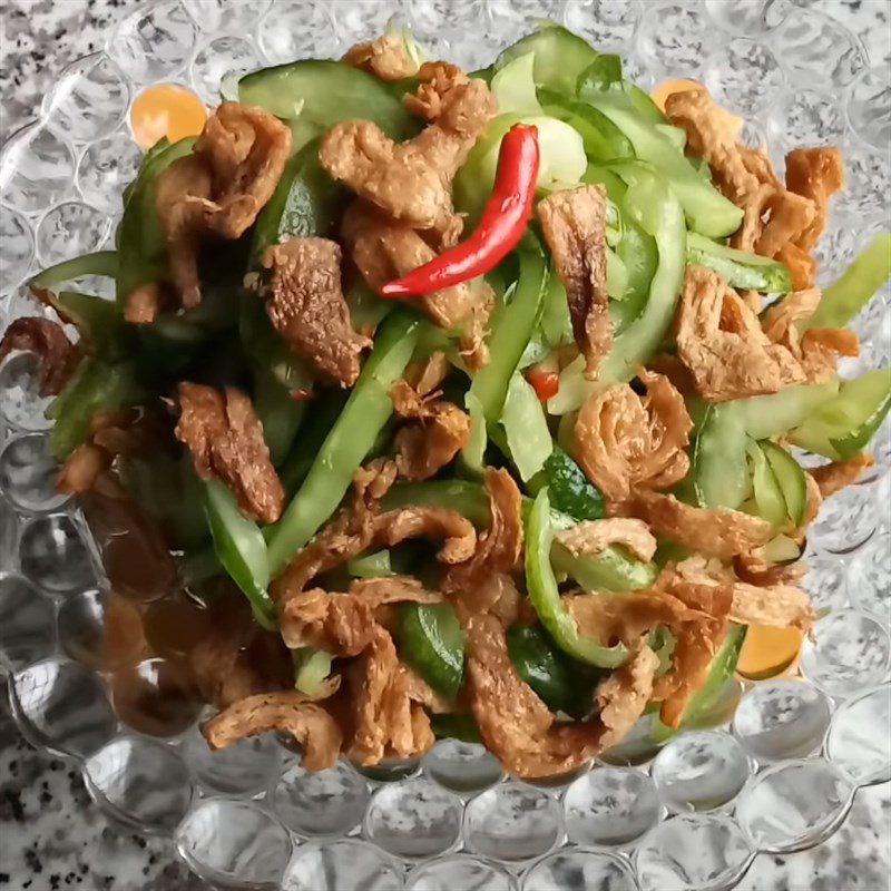 Step 6 Final product Cucumber salad with vegetarian chicken slices