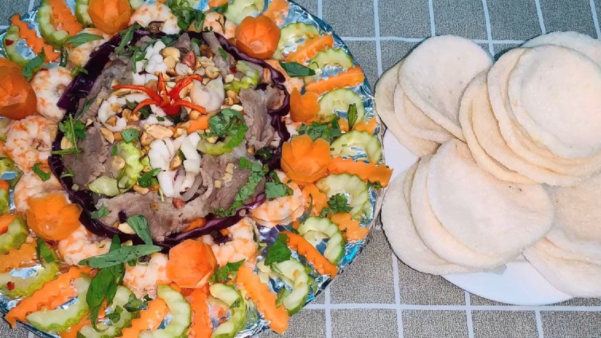 Snow fungus salad with shrimp, pork, cucumber, and cabbage