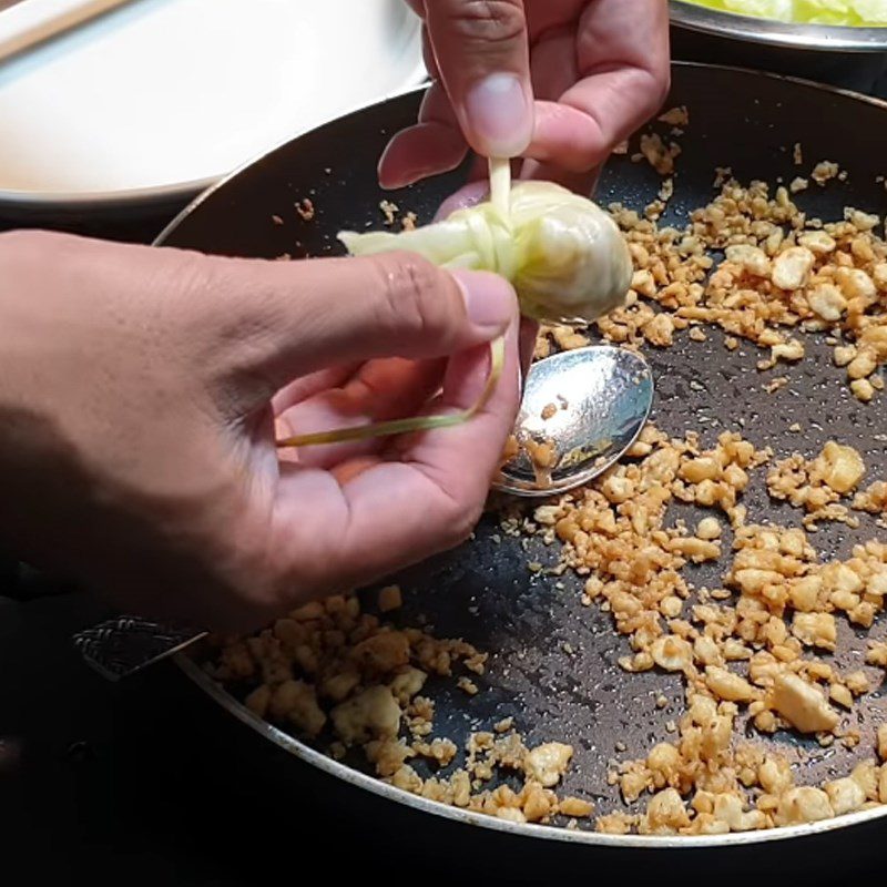 Step 6 Wrap the filling Cabbage rolls with braised tofu and pepper