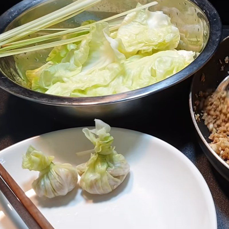 Step 6 Stuffing the cabbage rolls with tofu and pepper