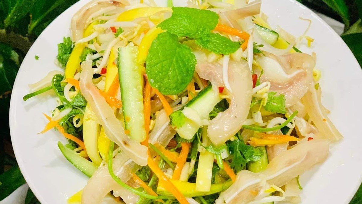 Pig ear salad with onion (recipe shared by users)