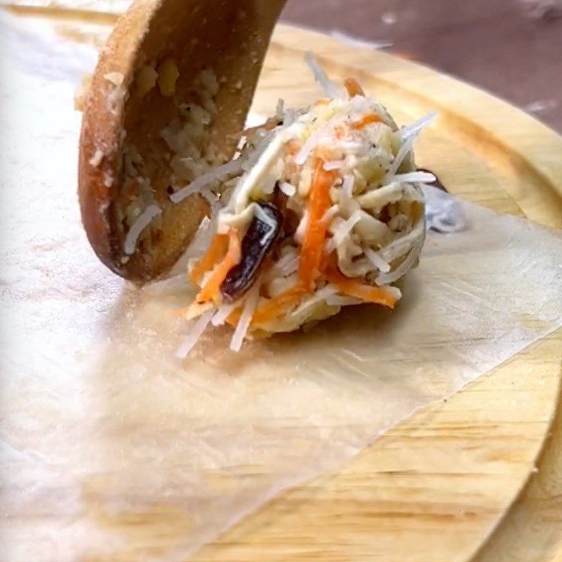 Step 3 Wrap and fry the vegetarian spring rolls