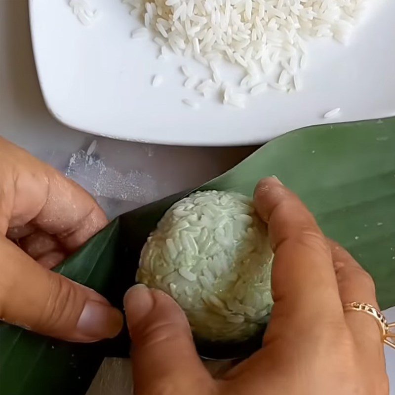 Step 5 Wrap the vegetarian sticky rice