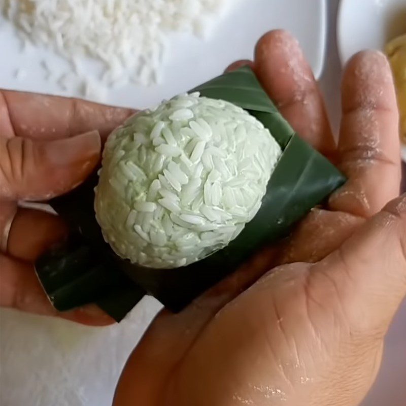 Step 5 Wrap the vegetarian sticky rice