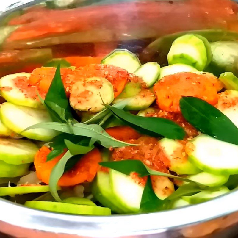 Step 5 Mixing the Salad for Green Mango Salad with Pork Ear