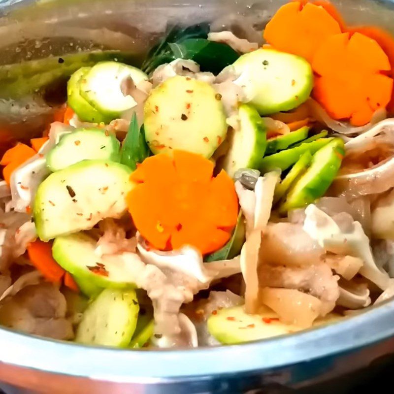 Step 5 Mixing the Salad for Green Mango Salad with Pork Ear