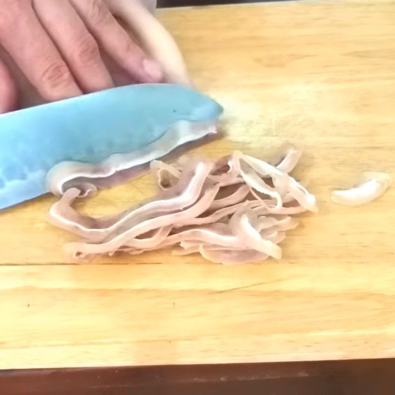 Step 3 Cut the pork ears for Mango and Carrot Salad