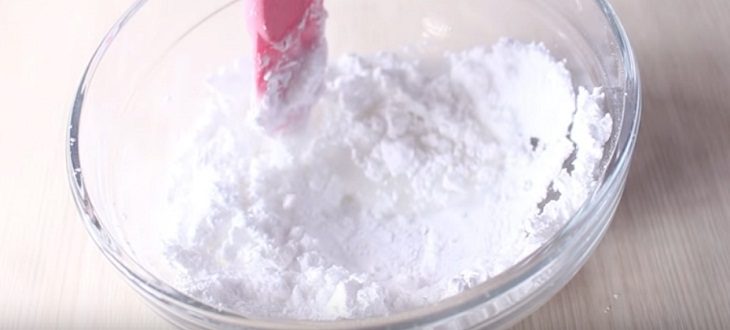 Step 3 Mixing the dough for the cake crust Green bean cake