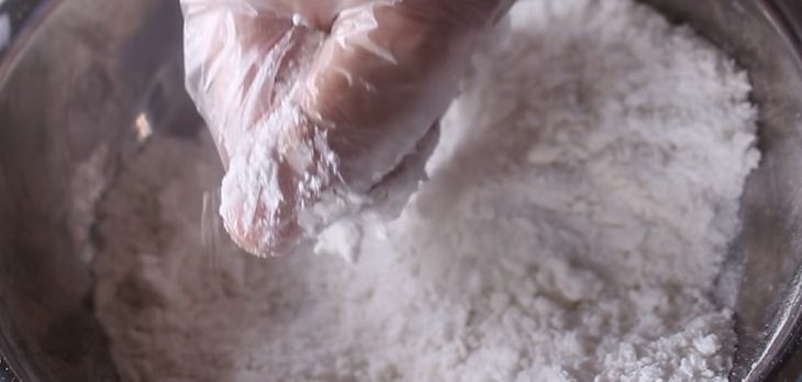 Step 3 Mixing the flour for Sticky Rice Cake