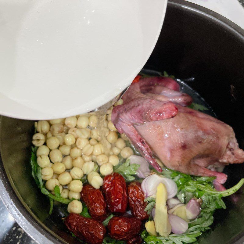 Step 3 Stewed pigeon with mugwort (Recipe shared by users)