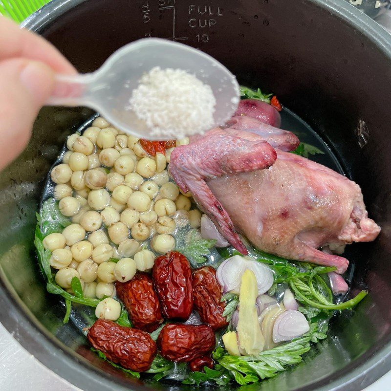 Step 3 Stewed pigeon with mugwort (Recipe shared by users)