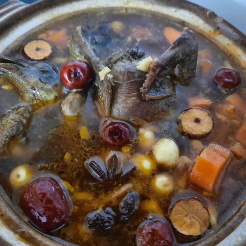 Step 2 Stew pigeon Pigeon with lotus seeds