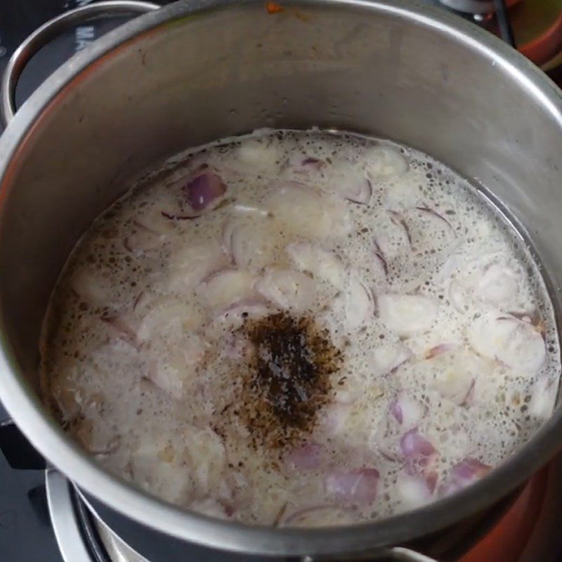 Step 3 Stew the fish Mackerel fried with tomato sauce