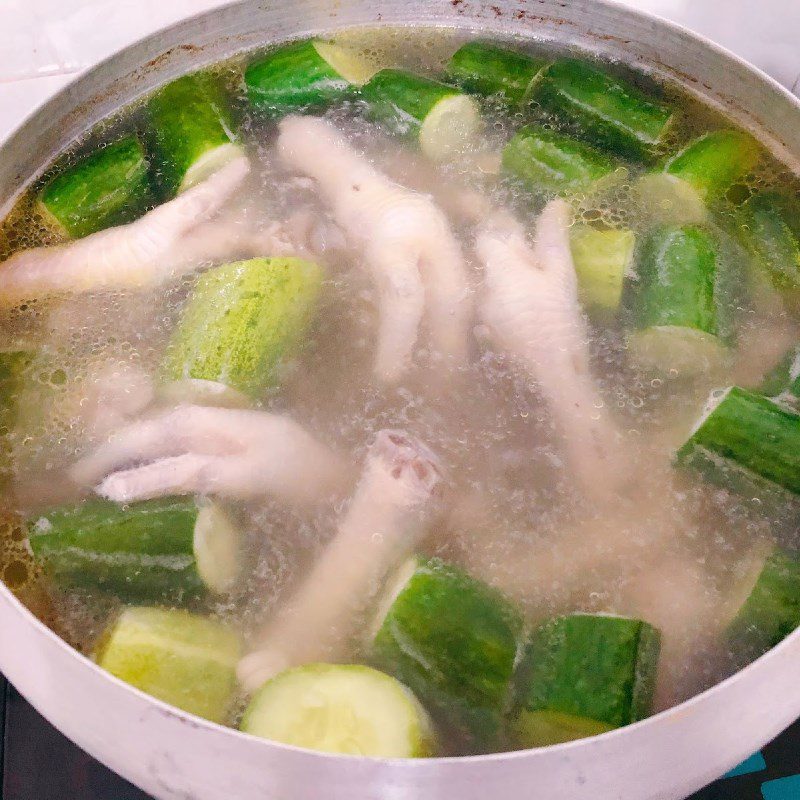 Step 3 Stewing chicken feet Chicken feet stewed with peanuts and cucumber