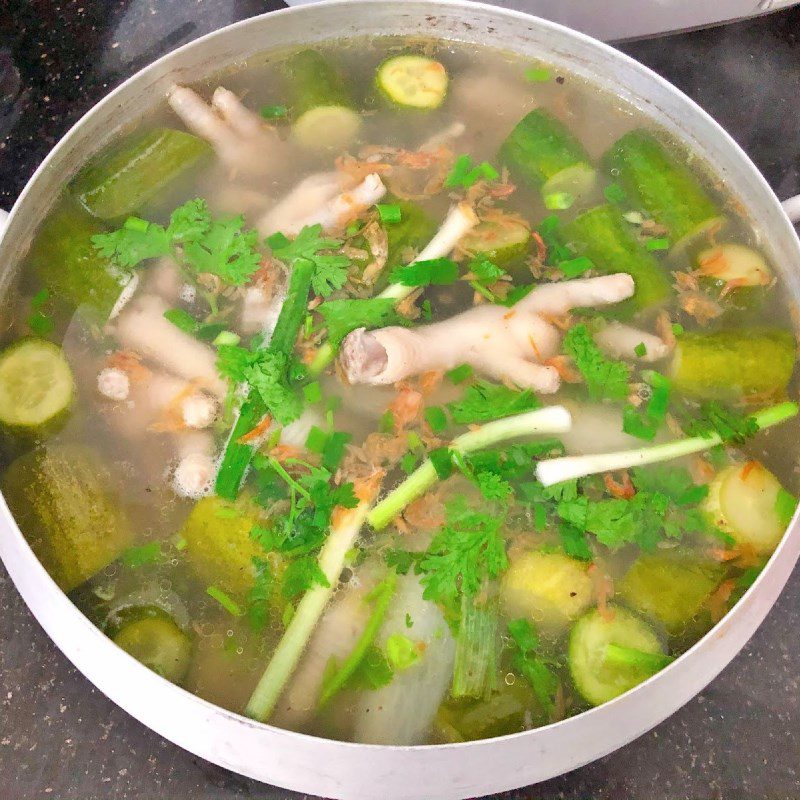 Step 3 Braised chicken feet with peanuts and cucumber