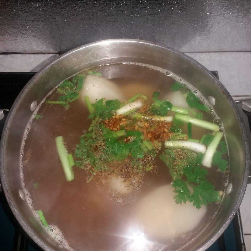 Step 2 Simmer the radish for vegetarian noodles