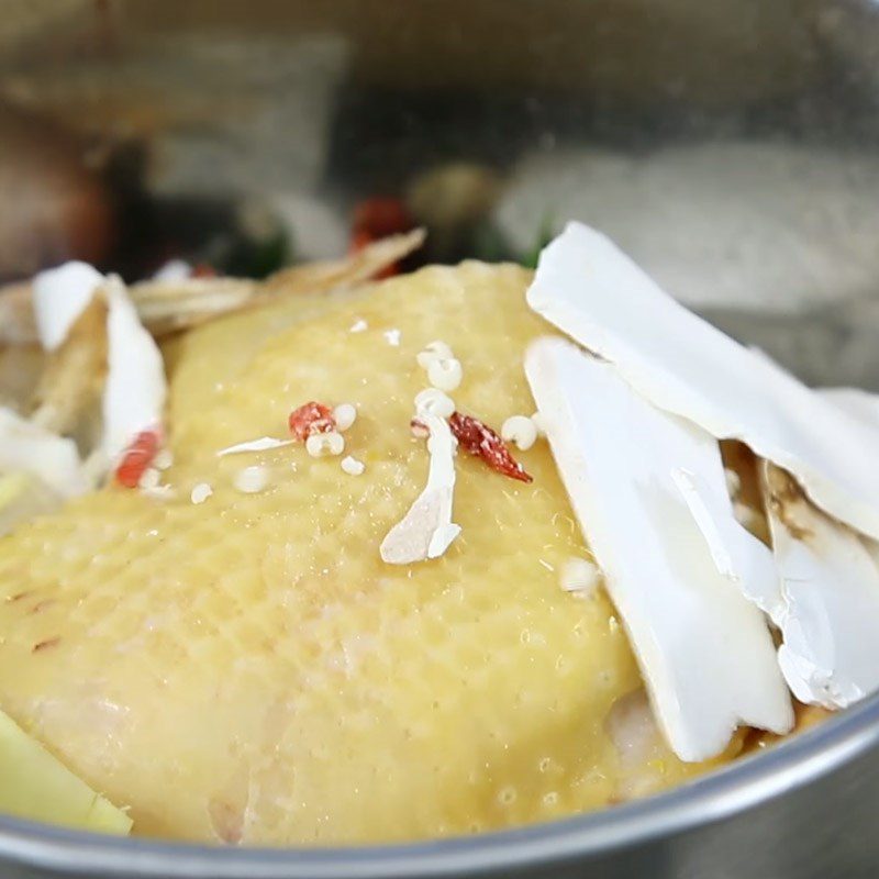 Step 3 Stew chicken Chicken Stewed with Wormwood