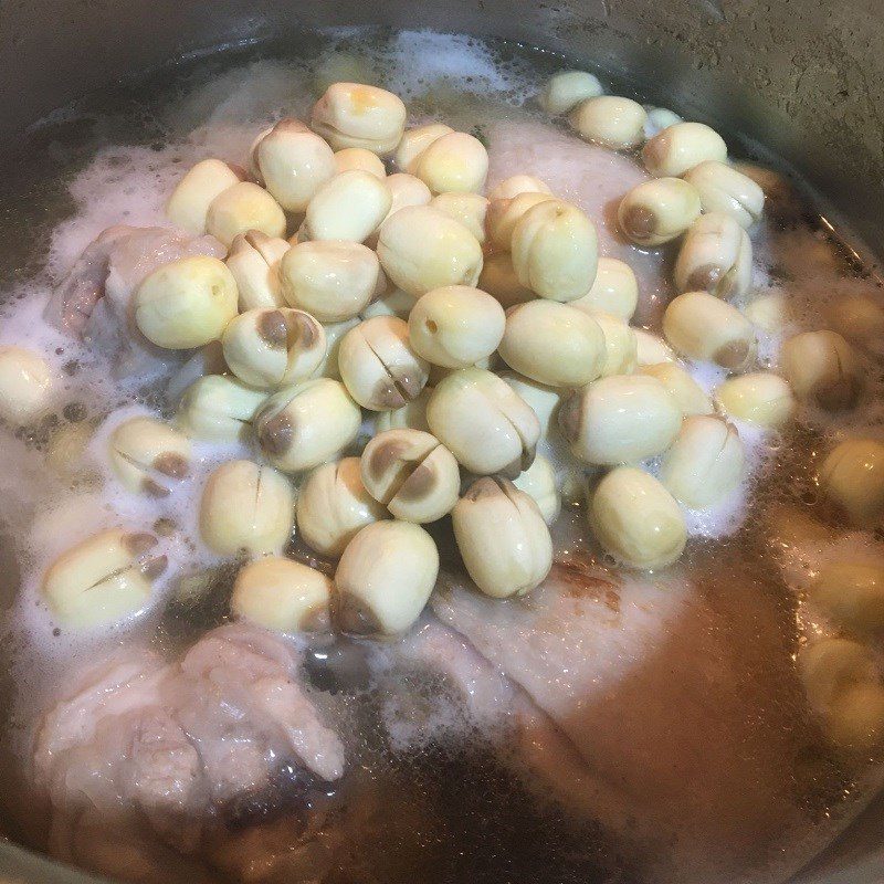 Step 2 Chicken stew with lotus seeds Chicken stew with lotus seeds