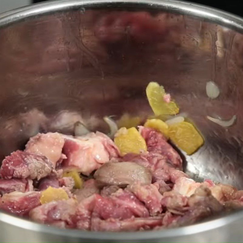 Step 2 Stew the beef tendons Red Bean Stewed Beef Tendons