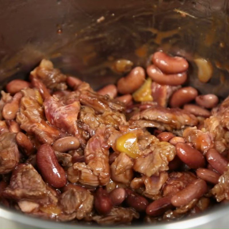 Step 2 Braised beef tendon with red beans