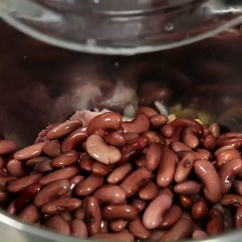 Step 2 Braised beef tendon with red beans