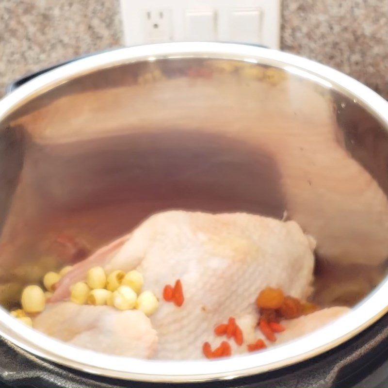 Step 2 Stewing the dish Chicken stew with five fruits