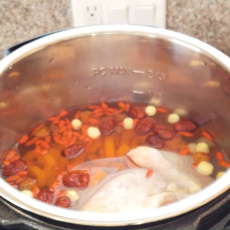 Step 2 Stewing the dish Chicken stew with five fruits