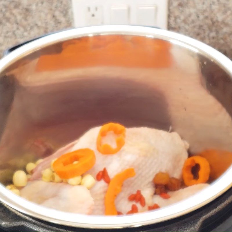 Step 2 Stewing the dish Chicken stew with five fruits