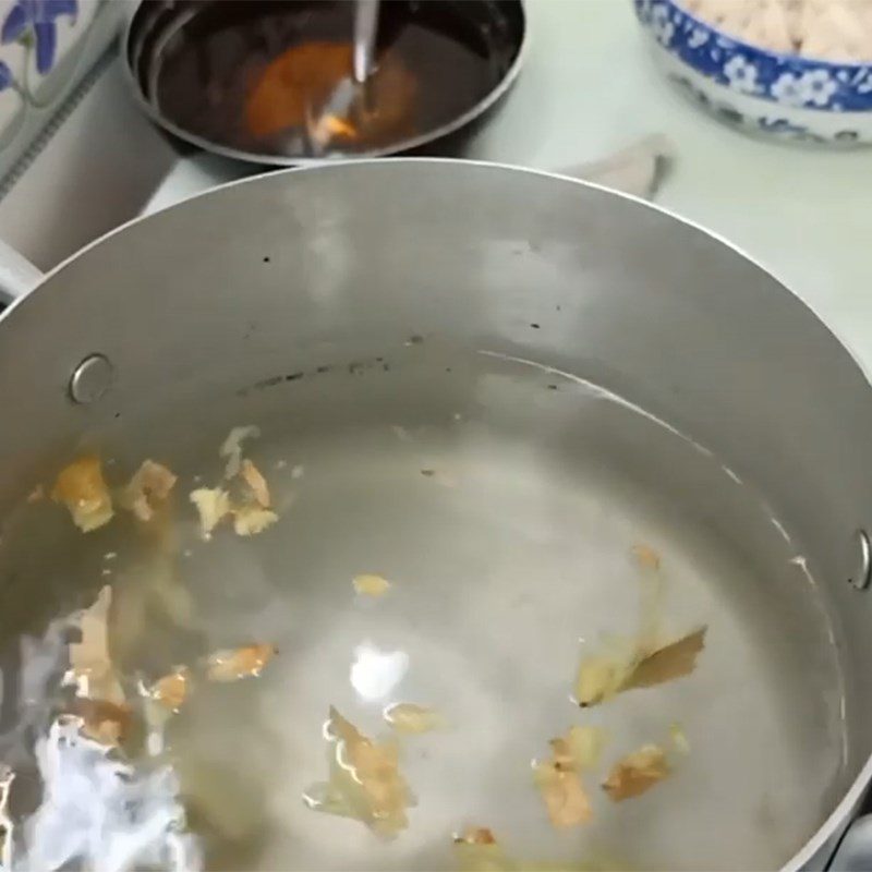 Step 4 Simmer the broth Quail soup with pig brain