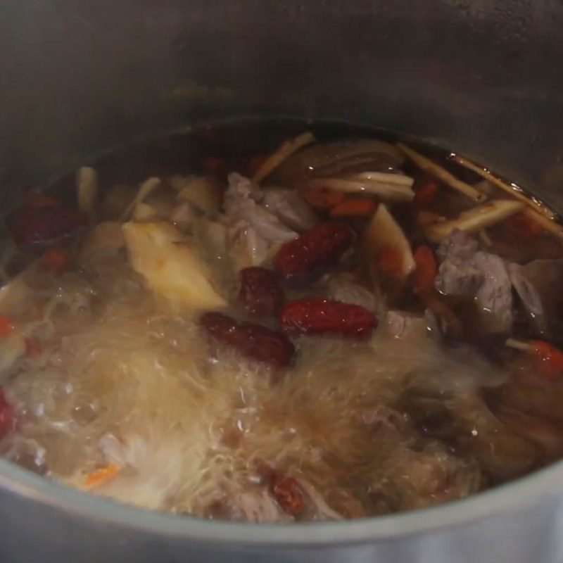 Step 4 Stew goat meat Goat meat stewed with medicinal herbs