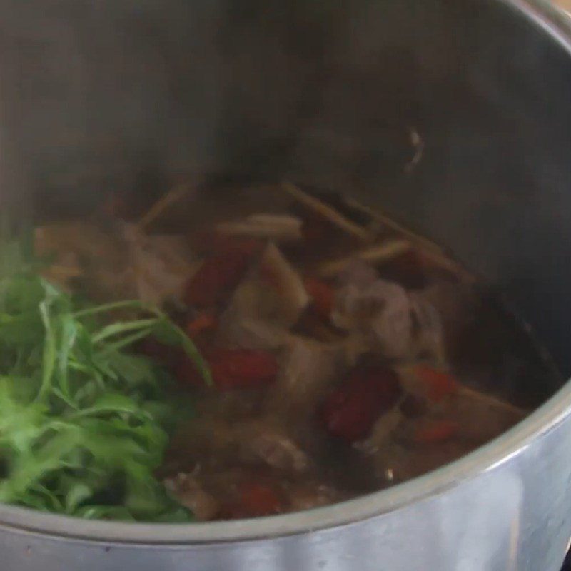 Step 4 Stew goat meat Goat meat stewed with medicinal herbs