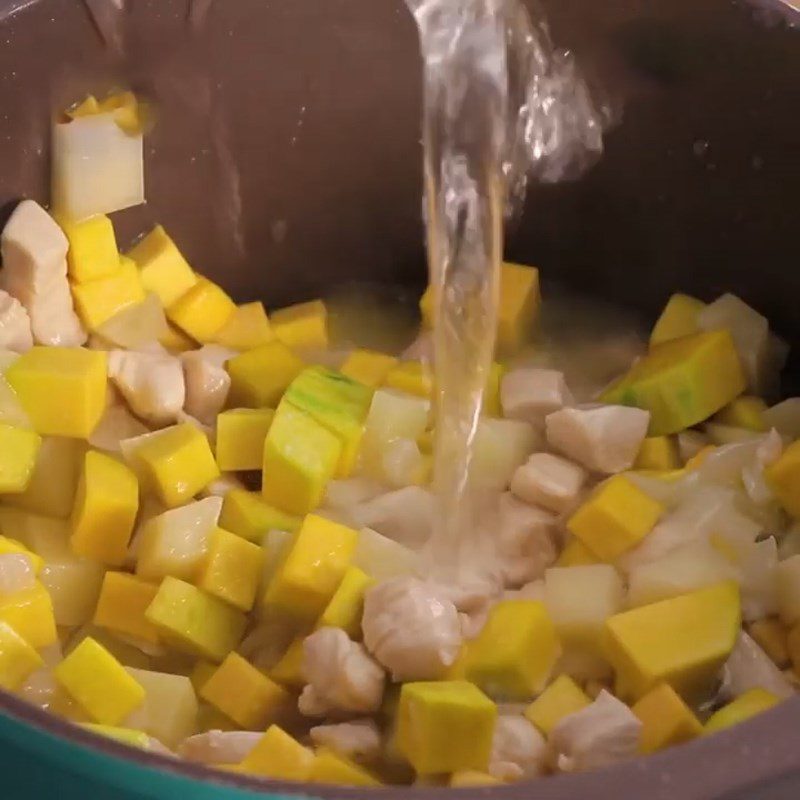 Step 2 Simmer chicken breast, pumpkin, and potatoes for pumpkin chicken soup