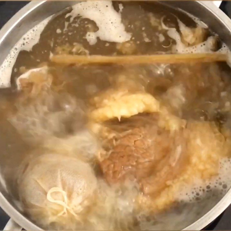 Step 3 Simmering and cooking the hot pot broth Beef hot pot with taro