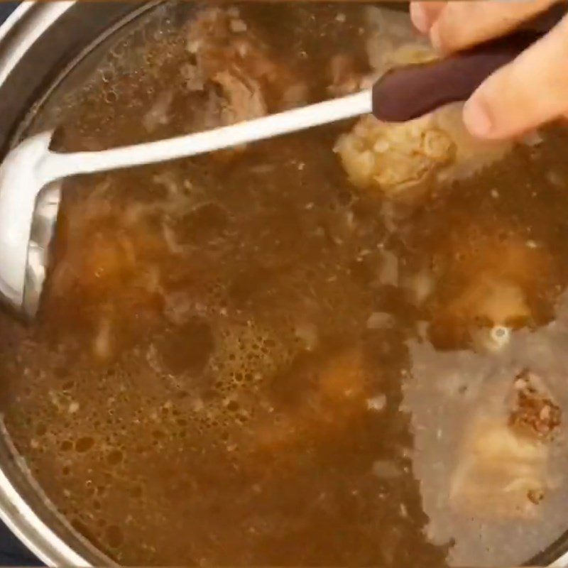 Step 3 Simmering and cooking the hot pot broth Beef hot pot with taro