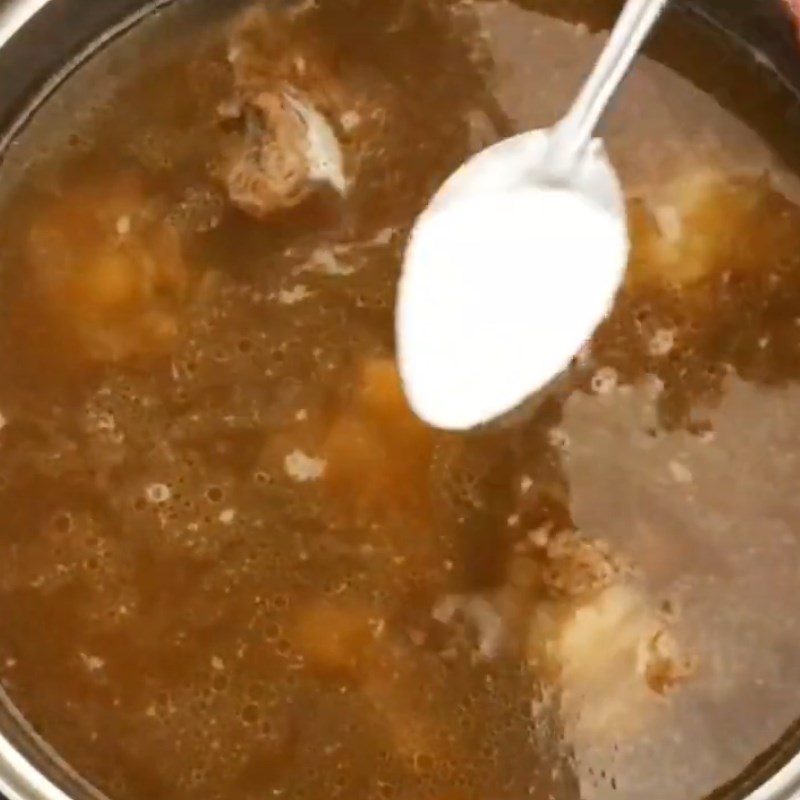 Step 3 Simmering and cooking the hot pot broth Beef hot pot with taro