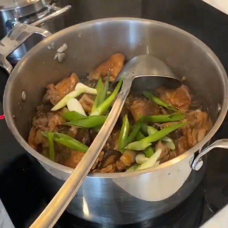 Step 5 Duck stewed with mushrooms