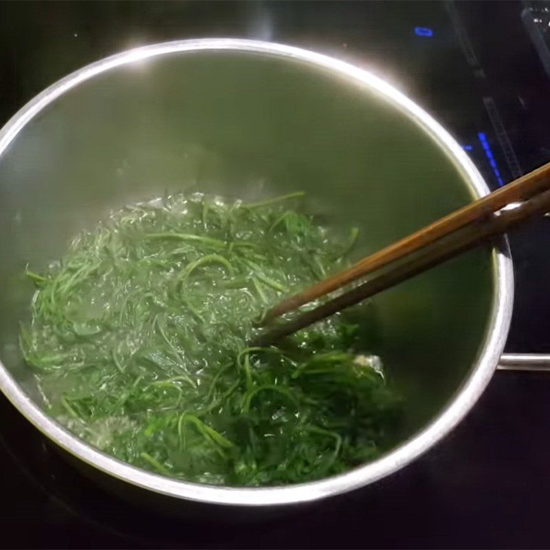 Step 2 Boil duck eggs with mugwort Boiled duck eggs with mugwort