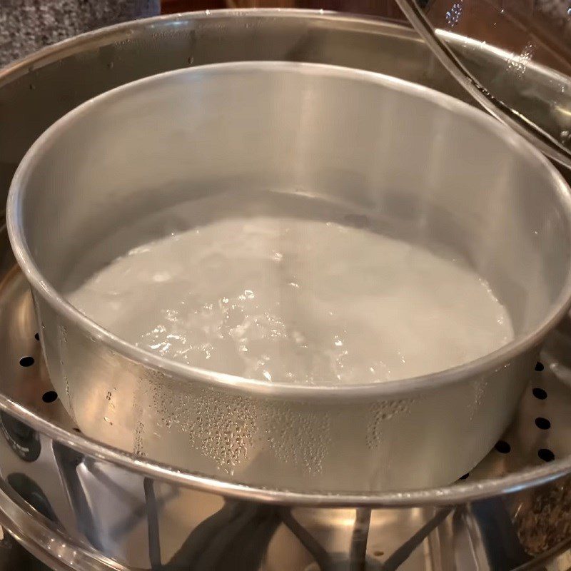 Step 2 Steaming the cake for Wet Cake with Pork Roll