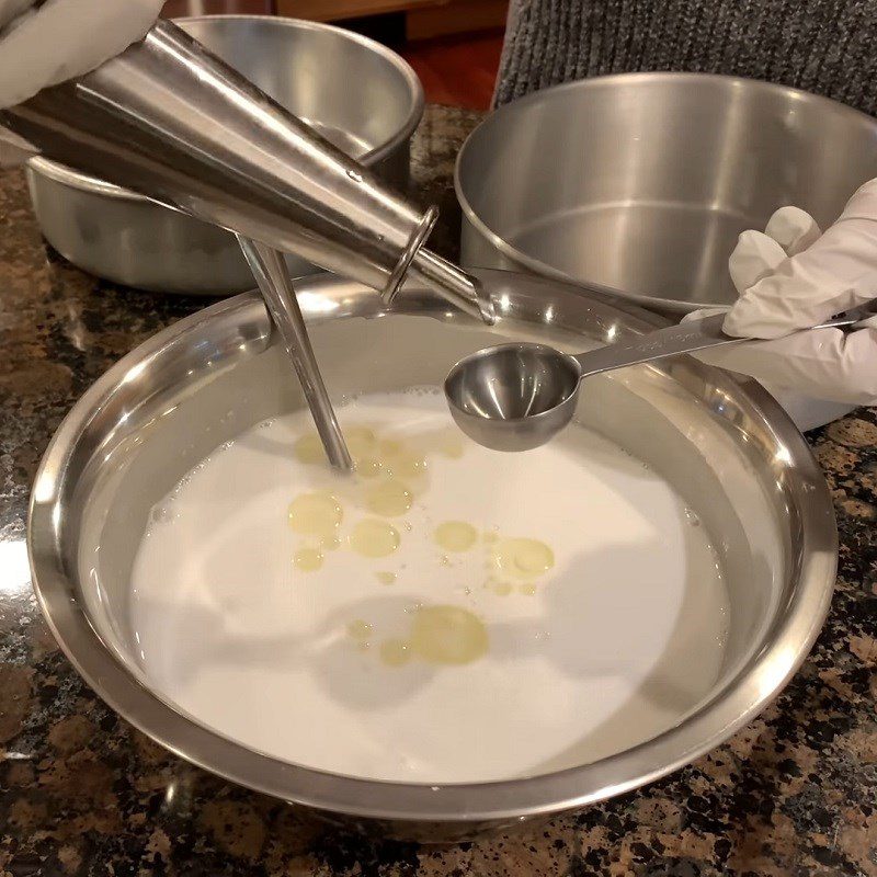 Step 2 Steaming the cake for Wet Cake with Pork Roll